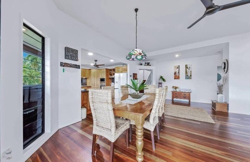 Airlie Beach House | Mazlin House, Airlie Beach Waterfront Holiday Home *Fantastic Waterfront Pool!*