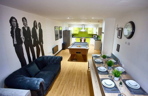 Liverpool Apartment | McCartney Suite, sleeps 12
