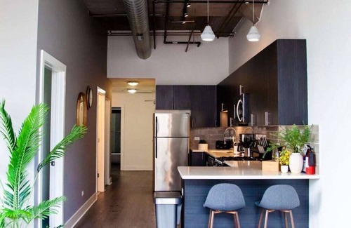 Prairie District Apartment | McCormick 3B/2Ba Corner Oasis for up to 10 guests