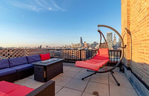 Near South Side Apartment | McCormick Place 3BR Luxury Penthouse Duplex with Personal Rooftop and Optional Parking for 8 guests in Chicago South Loop