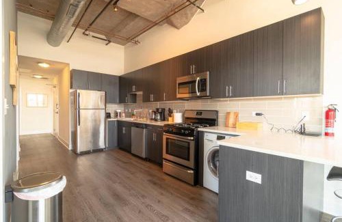 Near South Side Apartment | McCormick Place Luxurious and Spacious 3BR in Downtown Chicago with Optional Parking Sleeps 10 guests