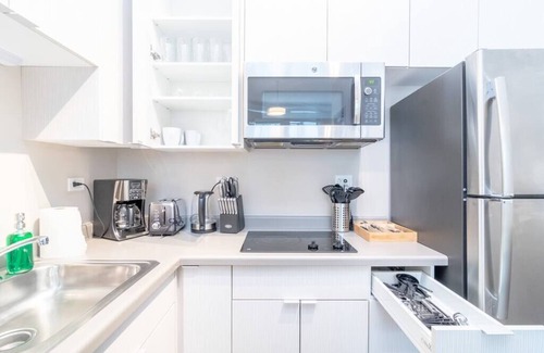 Near South Side Apartment | McCormick Place Oasis with Optional Parking/Patio/Gym/sleeps 6