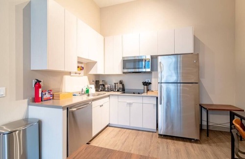 Near South Side Apartment | McCormick Place Oasis with Optional Parking/Patio/Gym/sleeps 6