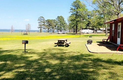 Hemphill Cabin | McGee's Landing Cabin 2 on Toledo Bend Lake. Lakefront! Pet Friendly!