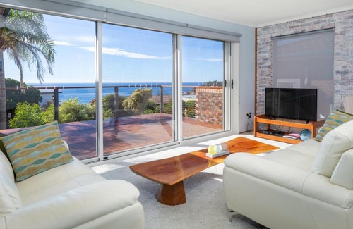 Malua Bay House | McKenzies Clifftop on Illabunda Drive