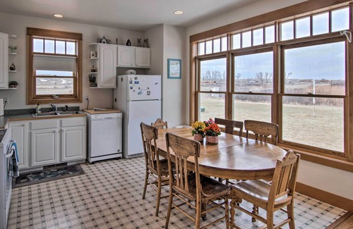 Livingston House | 'McNiven's Rest' Guest House w/Mtn Views!