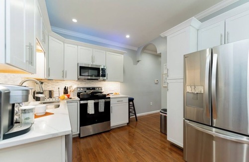 Friendly Apartment | MD/DC/VA Hideaway - Oasis/Jacuzzi w/4-bedroom/3-Bath in Fort Washington
