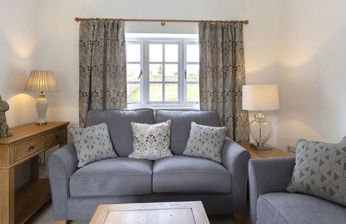 Coln St Aldwyns House | Meadow View 2