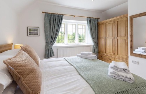 Coln St Aldwyns House | Meadow View 2