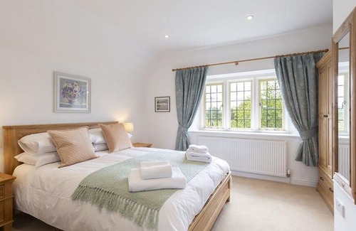 Coln St Aldwyns House | Meadow View 2