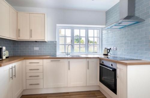 Coln St Aldwyns House | Meadow View