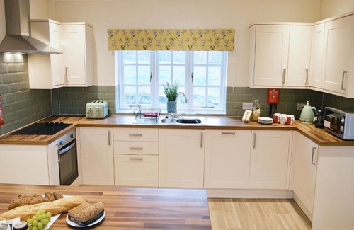 Coln St Aldwyns House | Meadow View