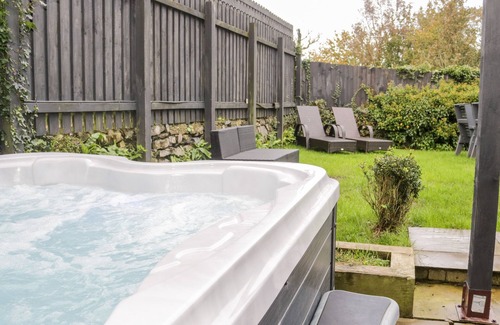 Tyn-y-Gongl Cottage | Meadow View