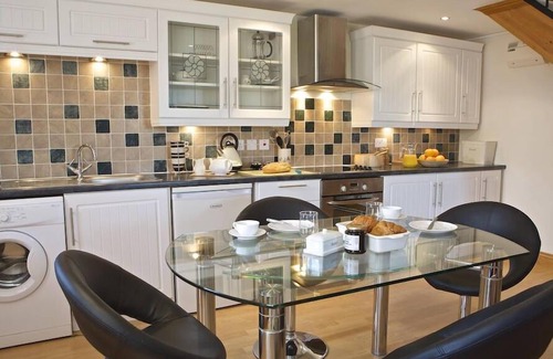 Ivybridge Cottage | MEADOW VIEW, with a garden in Modbury