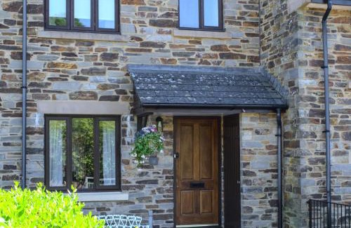 Totnes House | Meadowbrook House