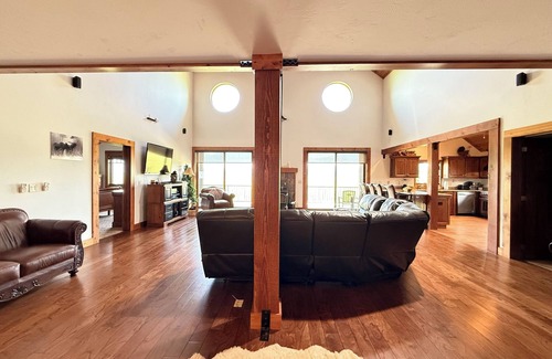 Island Park Cabin | Meadows Edge*Free Wifi & Satellite, Hot Tub, AC, 4Br, 23 Miles to Yellowstone