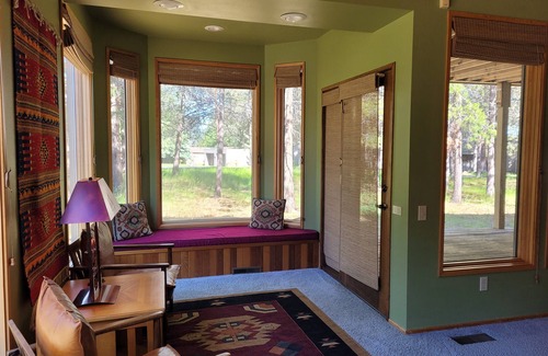 Sunriver House | Meadows Hideaway with Hot Tub, A/C & Scenic Deck