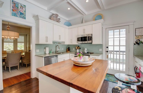 Meadows House | Meadows Manor | Elegant Oasis with Private Pool & Parking!