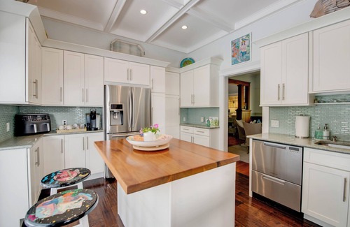 Meadows House | Meadows Manor | Elegant Oasis with Private Pool & Parking!