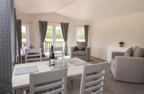 Great Hatfield House | Meadows Park 5