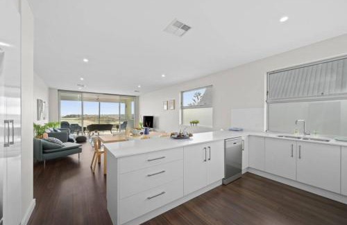 Port Noarlunga South House | Meander - Port Noarlunga South - C21 SouthCoast Holidays