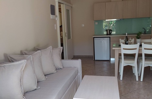 Gialos Bed & Breakfast | Mear Luxury Apartments and Studios