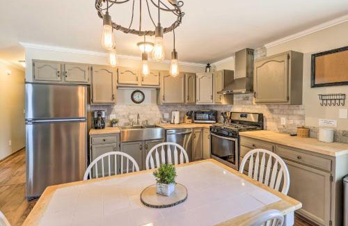 Silver Lake House | Mears Abode with Pool Access, Near Silver Lake!