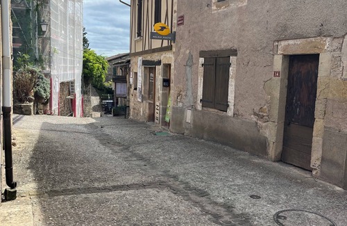 Capdenac-Le-Haut Apartment | Medieval escapade at Capdenac-le-Haut