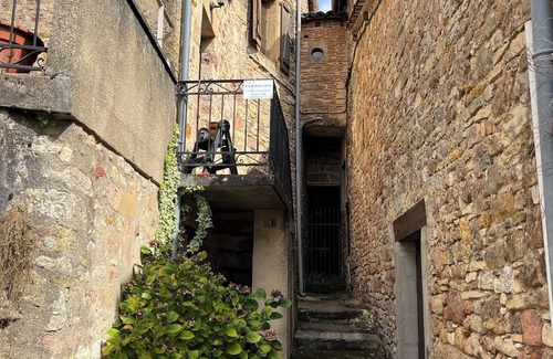 Capdenac-Le-Haut Apartment | Medieval escapade at Capdenac-le-Haut