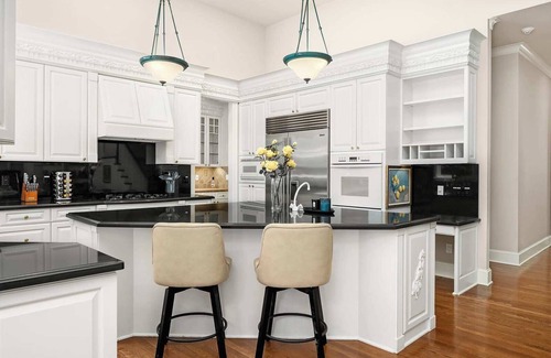 Medina Villa | Medina Elegant 5BR Mansion|Lake Park & Bellevue DT