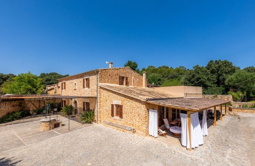Campanet House | Mediterranean Holiday Home "Sa Mata Grossa" with Wi-Fi, Garden, Terrace and Pool