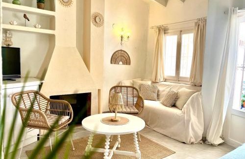 Ciudad Universitaria Apartment | mediterranean studio with sun terrace and sea view