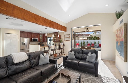 Santiago House | ☀️🏌️Mediterranean Villa! HEATED POOL! 2 King Suites, Casita & 8 Person Spa!