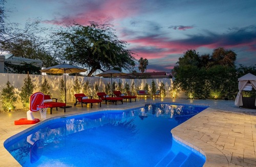 Santiago House | ☀️🏌️Mediterranean Villa! HEATED POOL! 2 King Suites, Casita & 8 Person Spa!