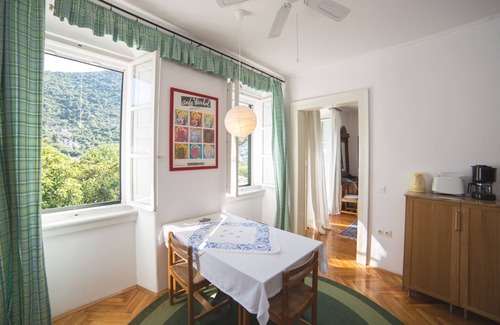 Trpanj Apartment | Mediterranean villa with large garden