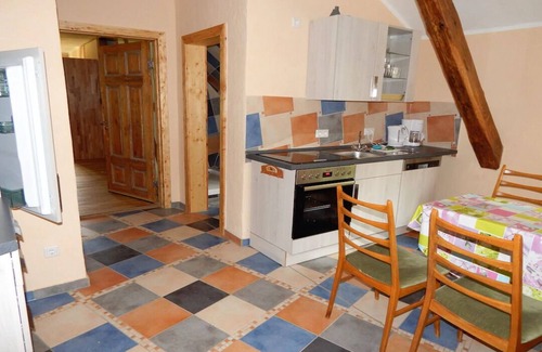 Altenkirchen Apartment | Meerblickwohnung - Meerzauber. Gutshaus Reidervitz mit Großem Lindengartenarten