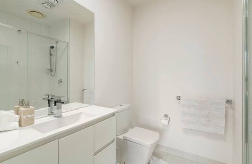 Bundoora House | MEL Latrobe Uni townhouse for 6 people tram golf RMIT Bundoora