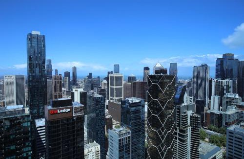 Melbourne Central Business District Apartment | Melbourne CBD 2B2B1S with City & Sea Views