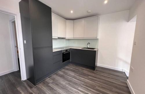 West Hendon Apartment | Melbourne Marvel - New 3BR Suite by Hyde Edgware