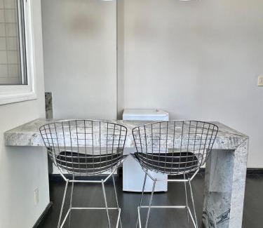Estoril Apartment | Melhor de BH - Av Barão Homem de Melo 4520 - Apê no Segundo Andar com Vista Linda