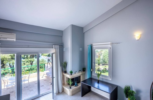 Kassandra Villa | Melita's Sea View Villa 70 meters from the beach
