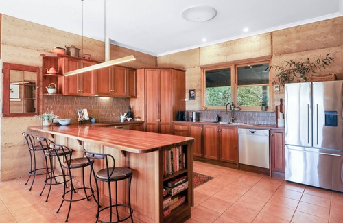 Mansfield House | Melliodora - Relax, Unwind & Recharge