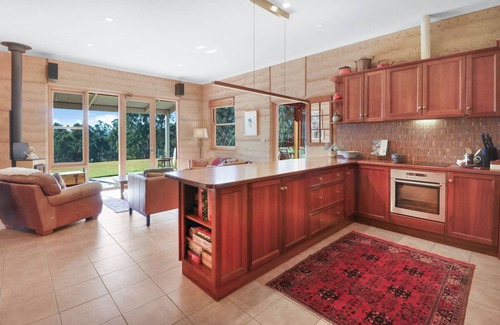 Mansfield House | Melliodora - Relax, Unwind & Recharge