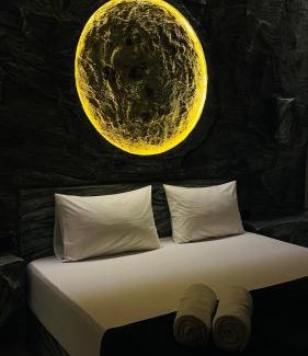 Midigama House | Mellow Yellow