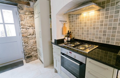 Beaumaris Apartment | Melvin Cottage - a coastal that sleeps 5 guests in 3 bedrooms