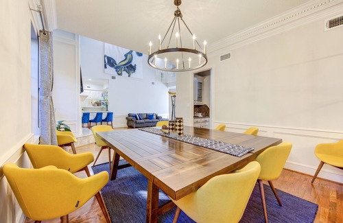 Houston House | Memorial Med Ctr/Galleria/Rice: Spacious 5 Bdrm Pool Theatre