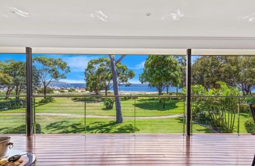 Corlette House | Memories on the Beachfront