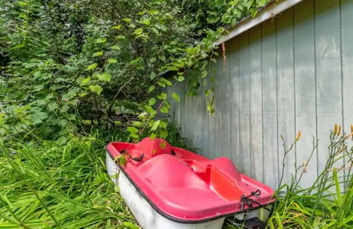 Rideau Lakes House | Memory Making Private Waterfront Cottage, Huge Lot