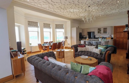 Menai Bridge Cottage | MENAI VIEW, character holiday cottage, with a garden in Menai Bridge