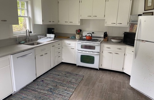 Chilmark House | Menemsha Pond waterfront Available July 21 till 1 August, Sept ,Oct 2025